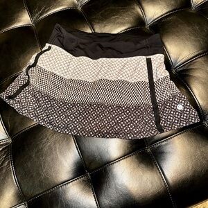 Lululemon Black and Gray Patterned Skirt